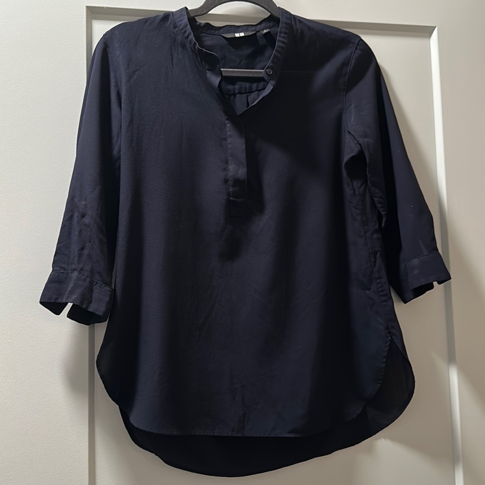Uniqlo 3/4 button down shirt